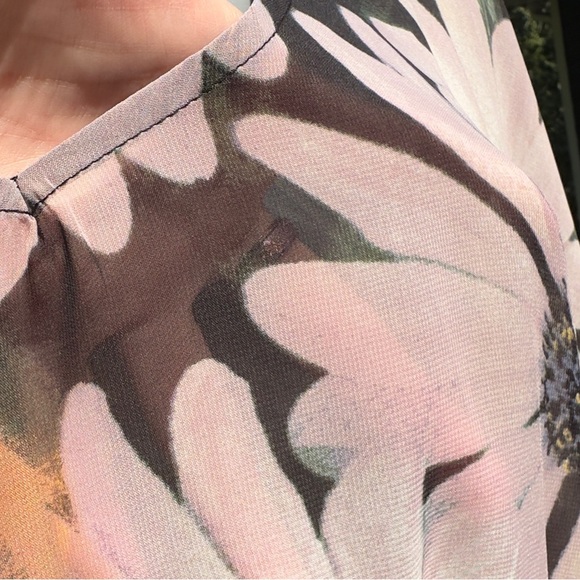 Womens Floral Short Sleeve V Neck swimsuit coverup  Small - Picture 7 of 12